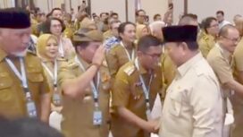 Presiden Prabowo Subianto dalami Gubernur Banten Andra Soni dalam Rapat Koordinasi Nasional (Rakornas) Tim Percepatan Akses Keuangan Daerah (TPAKD) 2026 di JIEXPO Kemayoran, Jakarta. Foto: Ist