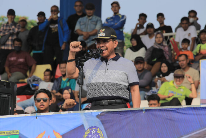 
 Wakil Walikota Tangerang, Sachrudin saat membuka Kejurda Askot PSSI Kota Tangerang. Foto: Istimewa