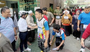 Wali Kota Tangerang Sachrudin saat menghadiri MasstaRun 2026 & Family Gathering yang digelar di lingkungan SMPIT Asy-Syukriyyah Cipondoh, Kota Tangerang. Foto: Ist
