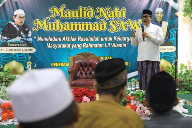 
 Wakil Wali Kota Tangerang H. Maryono Hasan hadir sekaligus memberikan arahan dalam Peringatan Maulid Nabi Muhammad SAW 1448 H di Masjid Al-Mubarak Kelurahan Panunggangan, Kecamatan Pinang. Foto: ist