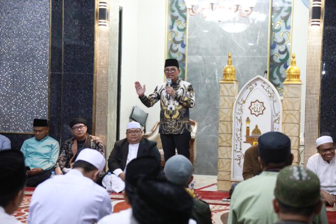 
 Wali Kota Tangerang Sachrudin saat menghadiri Peringatan Maulid Nabi Muhammad SAW Masjid Jami Al Ikhwan. Foto: Ist