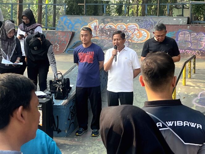 
 Sekda Kota Tangerang, Herman Suwarman saat meninjau lokasi WWD, di Tugu Adipura, Jumat (6/10). Foto: Istimewa
