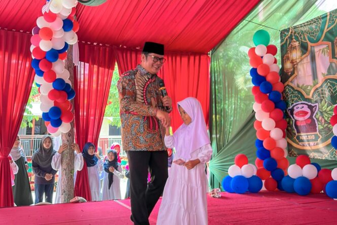 
 Wakil Wali Kota Tangerang Maryono saat menghadiri peringatan Maulid Nabi Muhammad SAW di SDN 4 Larangan, Foto: Ist