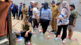 Wakil Wali Kota Tangerang, H. Maryono, turut turun langsung ke RT 004/RW 003 Kunciran Jaya Kecamatan Pinang Kota Tangerang. Foto: Ist 