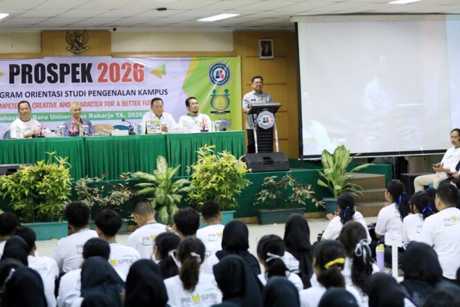 
 Wali Kota Tangerang H. Sachrudin saat memberikan pembekalan kepada ratusan mahasiswa baru Universitas Raharja dalam Program Orientasi Studi Pengenalan Kampus (PROSPEK) 2026 di Kampus Universitas Raharja, Kota Tangerang. Foto: Ist