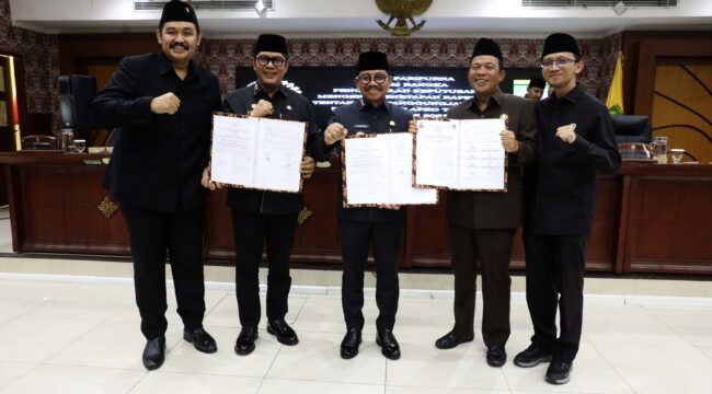 Wali Kota Tangerang Sachrudin saat mengikuti Rapat Paripurna DPRD Kota Tangerang. Foto: ist