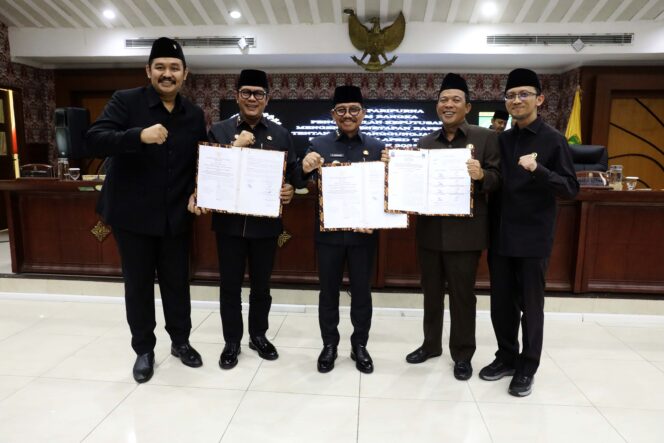 
 Wali Kota Tangerang Sachrudin saat mengikuti Rapat Paripurna DPRD Kota Tangerang. Foto: ist