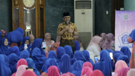 Wali Kota Tangerang Sachrudin saat menghadiri Peringatan Maulid Nabi Muhammad SAW 1448 H sekaligus Milad ke-12 Forum Majelis Ta'lim Akhlakul Karimah (Format AK), di Masjid Raya Al-A'zhom Kota Tangerang. Foto: Ist