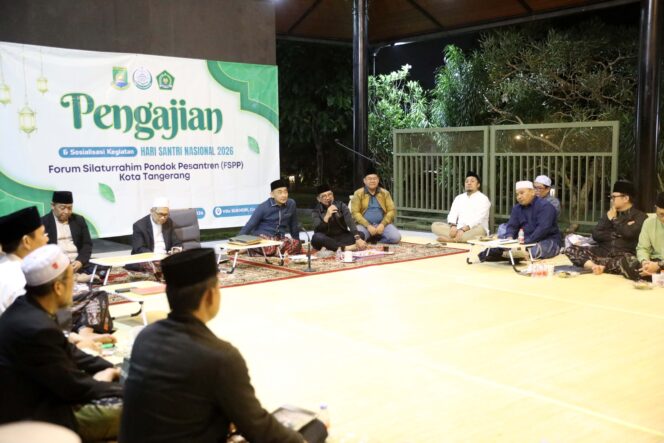 
 Wali Kota Tangerang, H. Sachrudin saat menghadiri Pengajian Forum Silaturahmi Pondok Pesantren (FSPP) Kota Tangerang sekaligus Sosialisasi Kegiatan Hari Santri Nasional Tahun 2026 di Kawasan Puncak, Bogor, Foto: Ist