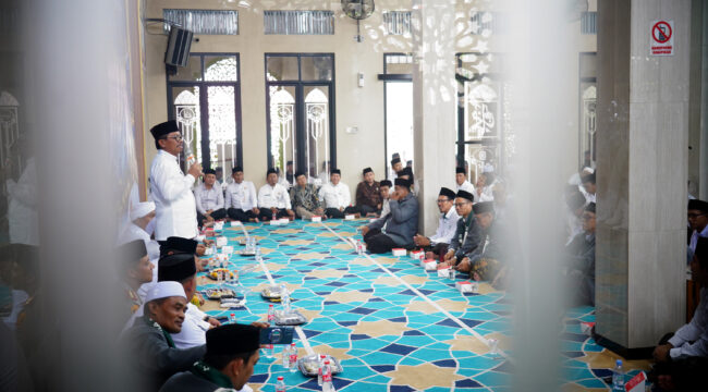 Wali Kota Tangerang Sachrudin saat menghadiri Pengajian Bulanan Pegawai Pemerintah Kota (Pemkot) Tangerang di Masjid Al-Jihad, Kelurahan Periuk, Kecamatan Periuk, Kota Tangerang. Foto: Ist 