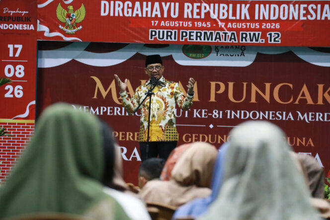 
 Wali Kota Tangerang, H. Sachrudin, mengapresiasi kekompakan dan semangat gotong royong warga RW 012, Kelurahan Cipondoh Makmur, Kecamatan Cipondoh. Foto: Ist