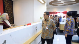 Wakil Wali Kota Tangerang Maryono, saat meresmikan Kantor Cabang Bank BJB Syariah Kota Tangerang yang baru di Ruko Business Center Tangerang City. Foto: Ist