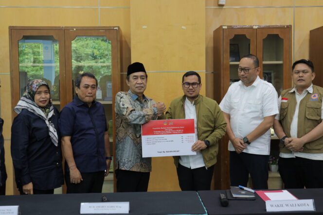 
 Wakil Wali Kota Tangerang Selatan Pilar Saga Ichsan bersama ketua Komisi VIII DPR RI, Ashabul Kahfi. Foto:  Ist