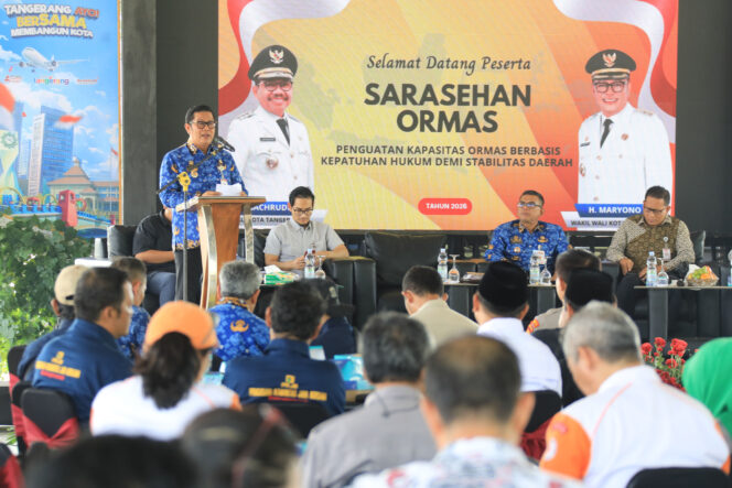 
 Wakil Wali Kota Maryono, saat membuka Sarasehan Ormas bertema “Penguatan Kapasitas Ormas Berbasis Kepatuhan Hukum Demi Stabilitas Daerah” di Graha Bhakti Karya Modernland, Kota Tangerang. Foto: Ist