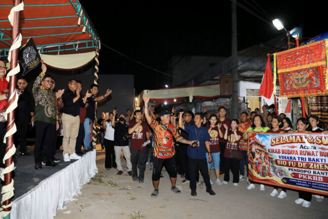 
 Kirab Budaya Perdana Ruwat Bumi yang dilepas Wali Kota Tangerang H. Sachrudin. Foto: Ist