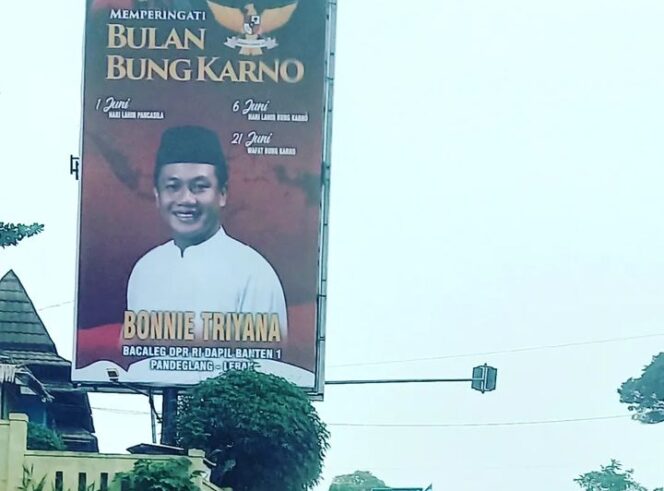 
 Bilboard Bonnie Triyana Bakal Calon Anggota DPR RI Dapil Banten I dari PDI Perjuangan. Foto: @netizenbanten
