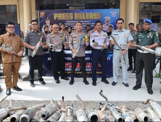 
 Dirlantas Polda Banten Kombes Pol Leganek Mawardi didampingi Kabid Humas Polda Banten Kombes Pol Didik Hariyanto, Dandenpom Letkol Jefri, Kepala Dinas Perhubungan Provinsi Banten Tri Nurtopo. Foto: Bidhumas Polda Banten 