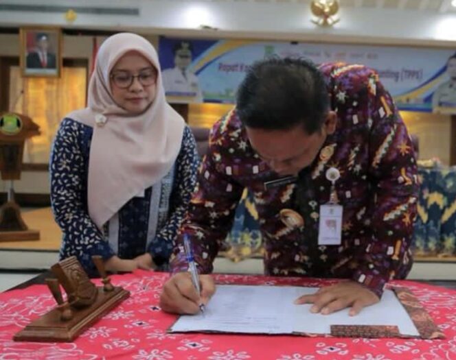 
 Pj Wali Kota Tangerang Dr Nurdin, S.Sos.,M.Si didampingi Kepala Dinas Kesehatan Kota Tangerang, dr. Dini Anggraeni. Foto: Ist 