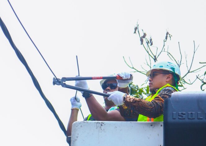 
 Wakil Wali Kota Tangerang Selatan (Tangsel) Pilar Saga Ichsan saat potong Kabel Optik. Foto: ist