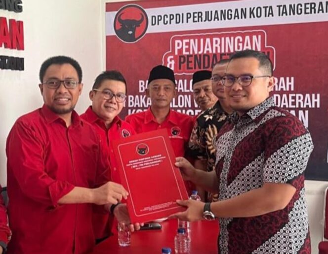 
 Pilar Saga Ichsan saat Mengambil Formulir Pendaftaran Bakal Calon Wali Kota/Wakil Wali Kota Tangsel di Kantor DPC PDI Perjuangan. Foto: ist