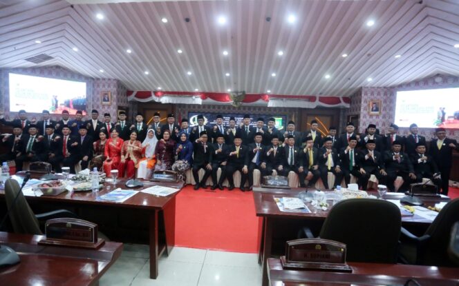 
 50 Anggota DPRD Kota Tangerang yang baru selesai Dilantik. Foto: ist