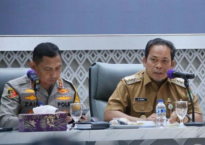 
 Kapolres Metro Tangerang Kota, Kombes Pol Zain Dwi Nugroho dan Pj Wali Kota Tangerang Saat Rapat Koordinasi Forkopimda. Foto: Ist