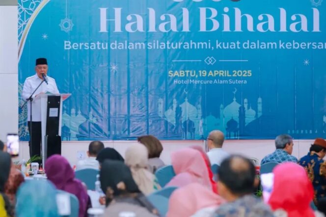 
 Wali Kota Tangerang Selatan Benyamin Davnie saat Menghadiri Halal Bihalal bersama Koperasi Syariah Tangsel Berkibar di Hotel Mercure Alam Sutera, Serpong Utara. Foto: ist