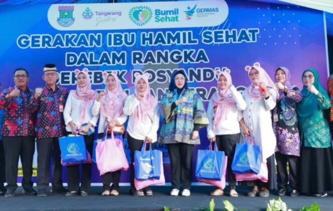 
 Wakil Bupati (Wabup) Intan Nurul Hikmah mencanangkan Gerakan Ibu Hamil dalam rangka Gerebek Posyandu Kabupaten Tangerang Tahun 2025 yang dipusatkan di Desa Jambe. Foto: ist