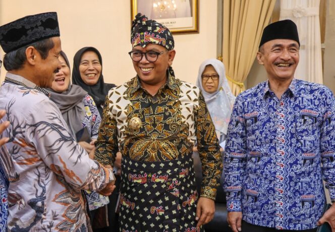 
 Gubernur Banten Andra Soni menerima Badan Koordinasi (Bakor) Perjuangan Pembentukan Provinsi Banten di Gedung Negara Provinsi Banten Jl Brigjen KH Syam’un No. 5, Kota Serang. Foto: ist