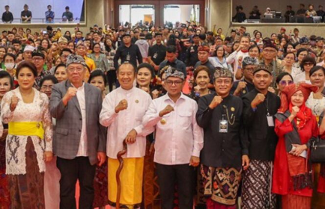 
 Gubernur Banten Andra Soni saat menghadiri Dharma Santi Banten 2025 sebagai rangkaian Hari Suci Nyepi Tahun Saka 1947 di The Entrance Conventional Hall, QBIG BSD City, Foto: ist