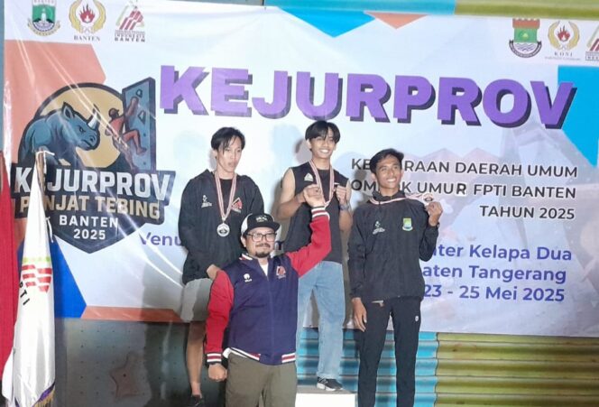 
 Atlet Panjat Tebing Kota Tangerang Raih Juara Umum Pada ajang Kejurprov Banten. Foto: Hadi Irawan