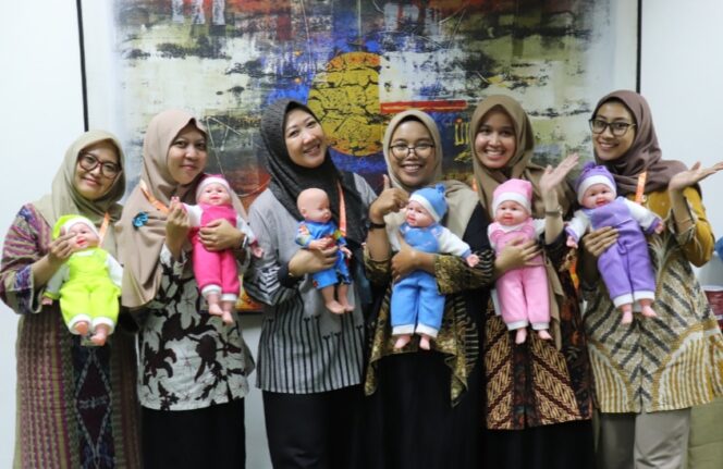 
 Para tenaga kesehatan dari berbagai puskesmas di Kota Tangerang saat Mengikuti Pelatihan Konseling Menyusui. Foto: ist