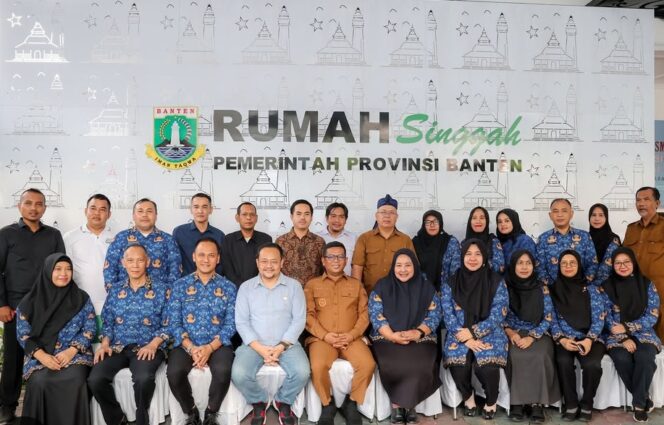 
 Gubernur Banten Andra Soni Foto Bersama Pengurus Rumah Singgah Masyarakat Banten di Jakarta. Foto: Ist