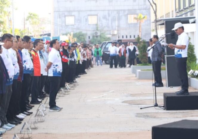 
 Kepala Bidang Kebersihan dan Pengelolaan Sampah DLH Kota Tangerang Iwan, Saat menjadi Pemimpin Apel Hari Lingkungan Hidup Se-Dunia. Foto: ist