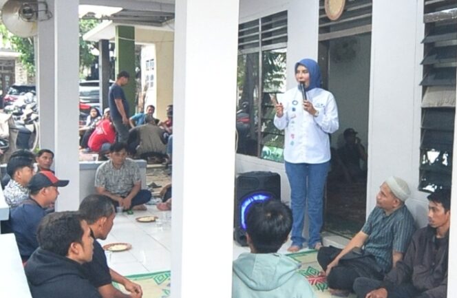 
 Anggota MPR RI Okta Kumala Dewi Saat Sosialisasi Empat Pilar MPR RI Bersama masyarakat di wilayah Tangerang Selatan. Foto: ist