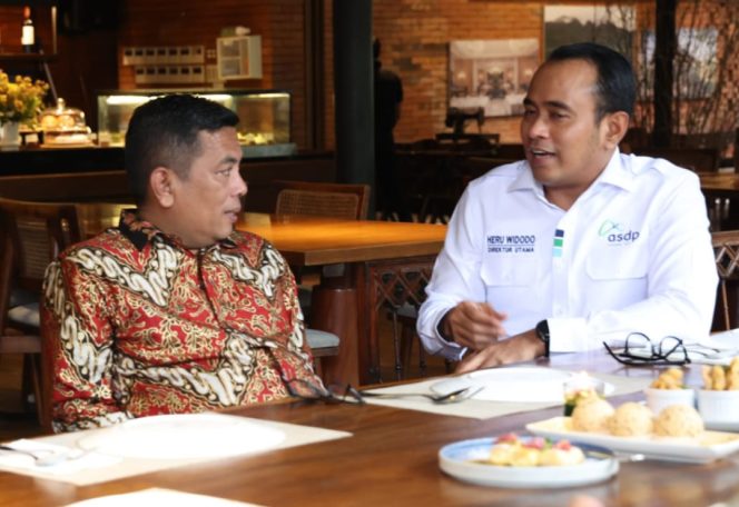 
 Gubernur Banten Andra Soni dan Direktur Utama PT ASDP Indonesia Ferry Persero, Heru Widodo. Foto: ist
