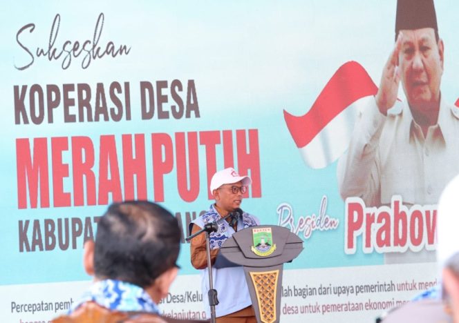
 Gubernur Banten Andra Soni saat Mengikuti Prosesi Peluncuran Koperasi Merah Putih Oleh Presiden Republik Indonesia Prabowo Subianto. Foto: ist