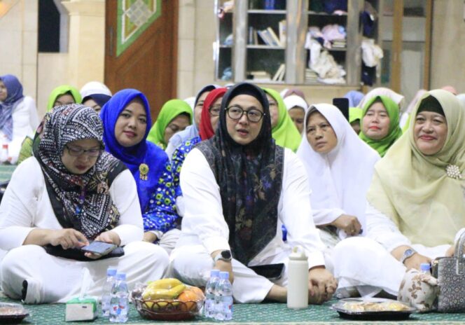 
 Wakil Bupati Tangerang, Intan Nurul Hikmah saat menghadiri acara tasyakuran HUT RI Ke-80 di Masjid Agung Al Amjad Tigaraksa Kabupaten Tangerang. Foto: ist