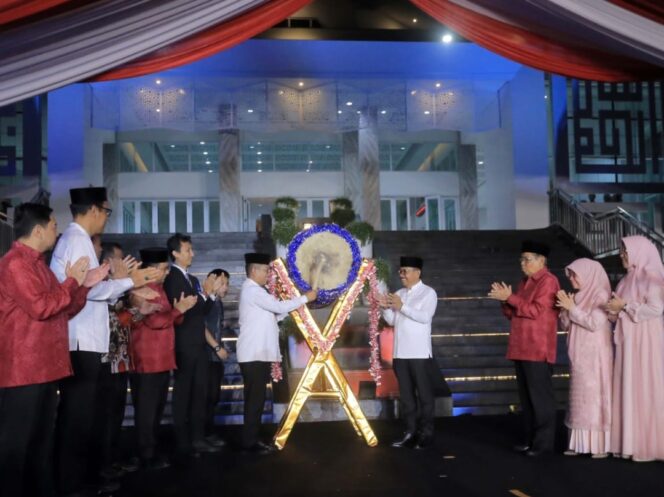 
 Gubernur Banten Andra Soni dan Wali Kota Tangerang Sachrudin saat meresmikan SMA Islam Terpadu Ar Rahmah Cimone Kota Tangerang. Foto: ist