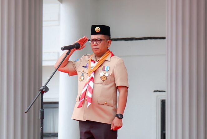 
 Gubernur Banten sekaligus Ketua Majelis Pembimbing Daerah Gerakan Pramuka Provinsi Banten, Andra Soni saat menjadi Inspektur Upacara Peringatan Hari Pramuka ke 64. Foto: ist