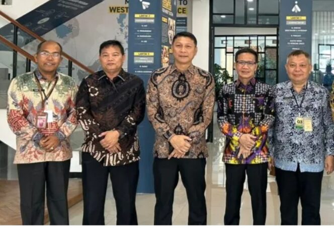 
 Kepala Dinas Pendidikan Kota Tangerang Jamaluddin saat mengikuti Uji Kompetensi di Kantor Regional BKN Bandung, Selasa (26/08/2025).