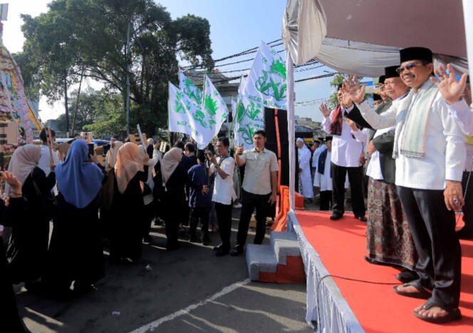 
 Wali Kota Tangerang Sachrudin saat Melepas Arak-arakan Muludan. Foto: ist