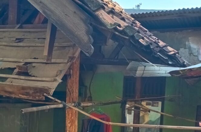 
 Rumah Warga Kampung Periuk 003/003 Kelurahan Periuk Kecamatan Periuk Kota Tangerang Nyaris Roboh. Foto: TangerangPos 