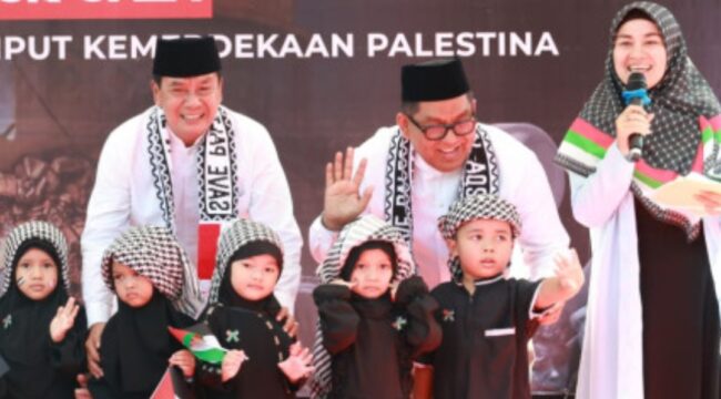 Sekretaris Fraksi Gerindra DPRD Provinsi Banten H.Moh.Bahri bersama Bupati Tangerang Moch Maesyal Rasyid saat acara Islamic Village Bersatu untuk Gaza Palestina. Foto: ist