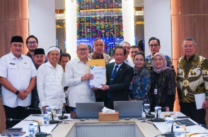 
 Wali Kota Tangsel Benyamin Paparkan Progres Penanganan Sampah Berbasis PSEL ke Danantara. Foto: Ist