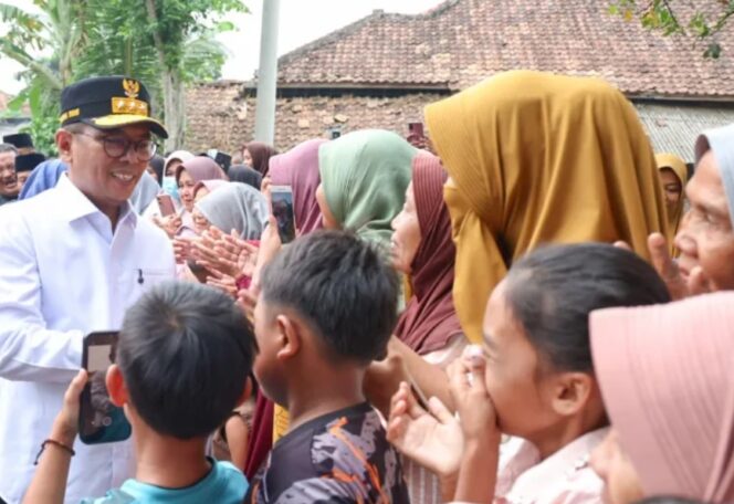 
 Antusiasme Warga Desa Sukarame Kabupaten Serang saat Menyambut Bang Andra. Foto: ist