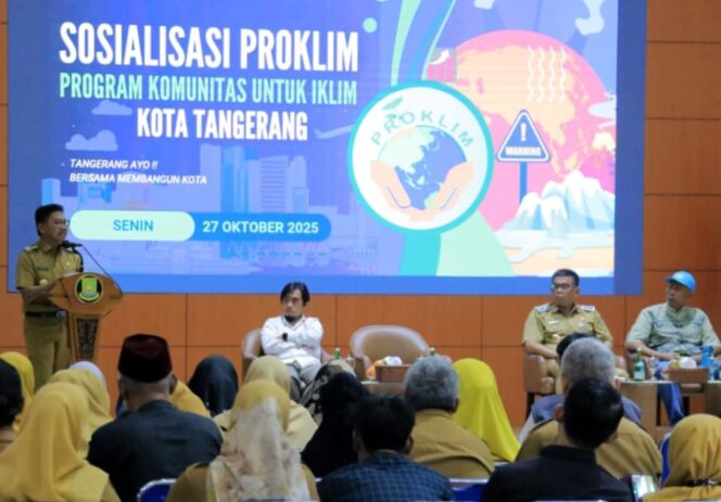 
 Wali Kota Tangerang Sachrudin saat membuka Sosialisasi Program Kampung Iklim (ProKlim) Tingkat Kota Tangerang Tahun 2025, di Aula Al Amanah, Gedung Pusat Pemerintahan Kota Tangerang. Foto: ist