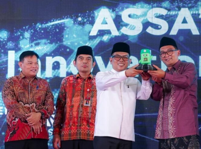 
 Gubernur Banten Andra Soni Didampingi Kepala Dindikbud Banten Jamaluddin saat Membuka Assa'adah Inovation Expo 2025. Foto: ist