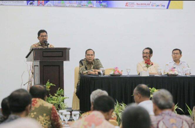 
 Wali Kota Tangerang Sachrudin saat membuka acara Peningkatan Kapasitas Aparatur Kecamatan dan Kelurahan yang digelar di Hotel Albero, Kabupaten Bogor. Foto: ist