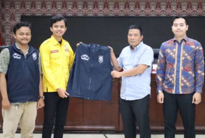 
 Ketua Dewan Perwakilan Rakyat Daerah (DPRD) Kota Tangerang, Rusdi Alam, menerima kunjungan Pimpinan Wilayah (PW) Ikatan Pelajar Muhammadiyah (IPM) Banten di Ruang Rapat Paripurna DPRD Kota Tangerang. Foto: ist